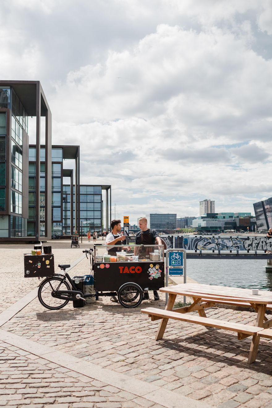After They Said “I Do” They Jumped Into A Copenhagen Canal Together After They Said “I Do” They Jumped Into A Copenhagen Canal Together