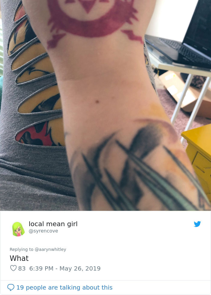 Someone Claims All Women Have A Freckle In The Middle Of Their Wrists, And People Start Freaking Out (23 Pics)