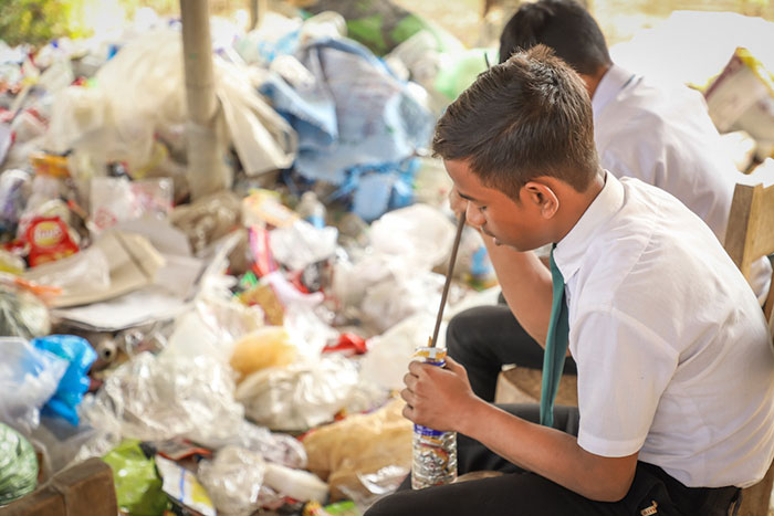 School In India Charges Students In Plastic Instead Of Money For Education, And The Entire Town Has Been Transformed School In India Charges Students In Plastic Instead Of Money For Education, And The Entire Town Has Been Transformed