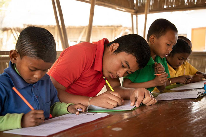 School In India Charges Students In Plastic Instead Of Money For Education, And The Entire Town Has Been Transformed School In India Charges Students In Plastic Instead Of Money For Education, And The Entire Town Has Been Transformed