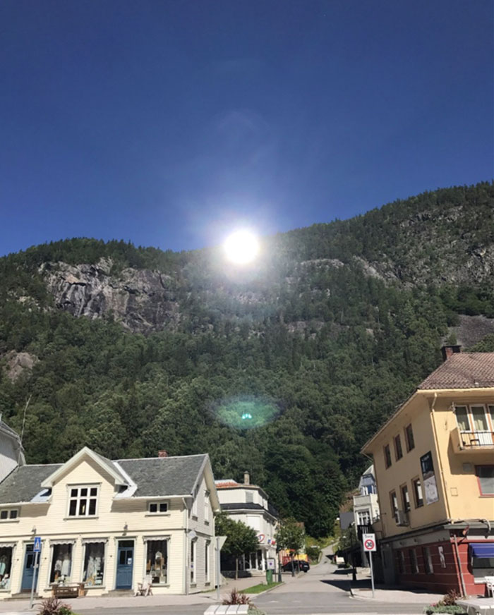 Town Has No Sun For 5 Months, Spends 5 Million Norwegian Kroner To Place Mirrors In The Mountains That Mimic Sunlight Town Has No Sun For 5 Months, Spends 5 Million Norwegian Kroner To Place Mirrors In The Mountains That Mimic Sunlight