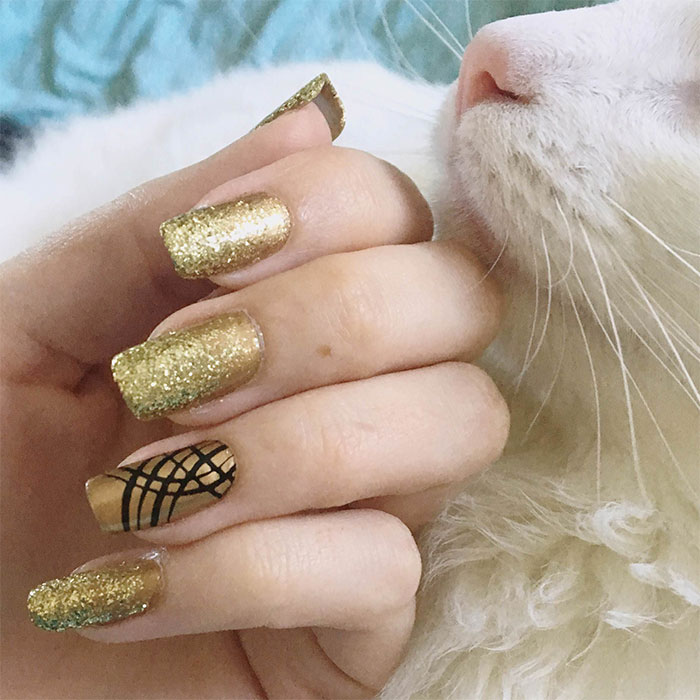 Woman Leaves 1 Star Review For Nail Powder Received From Chinese Company, They Try To Harass Her Into Changing It Woman Leaves 1 Star Review For Nail Powder Received From Chinese Company, They Try To Harass Her Into Changing It