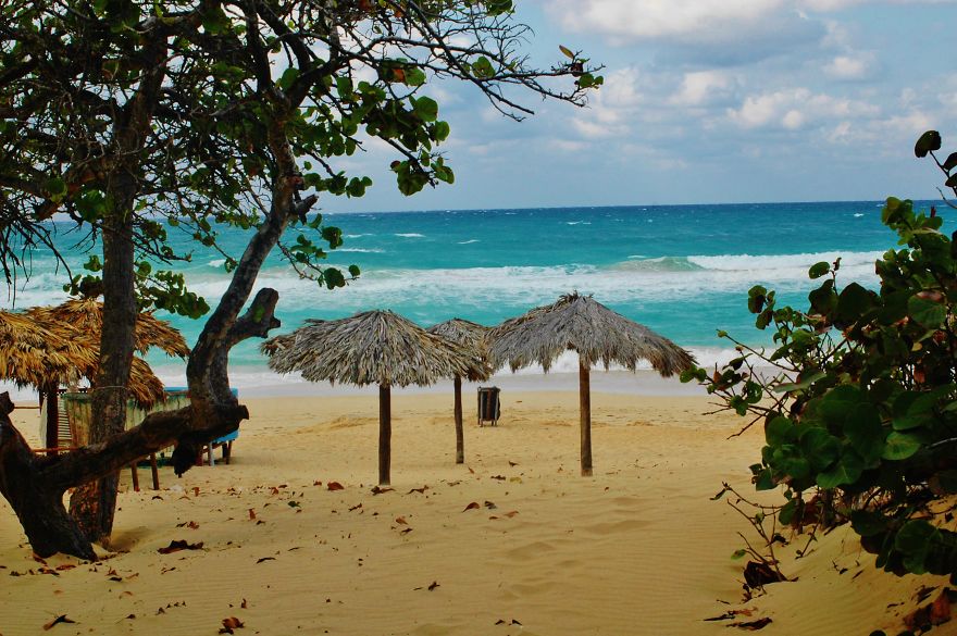 I Went To Havana And Took Pictures Of The Clash Between Touristic Cuba And Cuba We Normally Don’t See I Went To Havana And Took Pictures Of The Clash Between Touristic Cuba And Cuba We Normally Don’t See