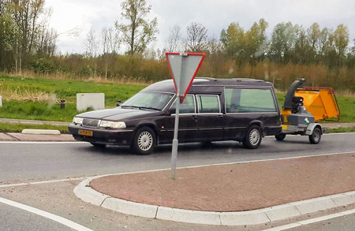 45 Pictures Of The Weirdest Things People Saw On The Road 45 Pictures Of The Weirdest Things People Saw On The Road