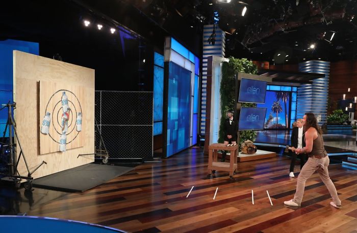 Jason Momoa Raises $31,000 In 45 Seconds By Throwing Axes Jason Momoa Raises $31,000 In 45 Seconds By Throwing Axes