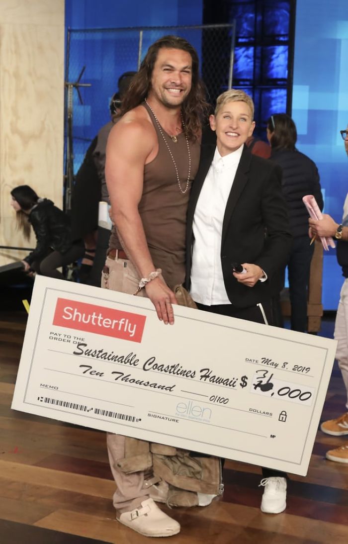 Jason Momoa Raises $31,000 In 45 Seconds By Throwing Axes Jason Momoa Raises $31,000 In 45 Seconds By Throwing Axes