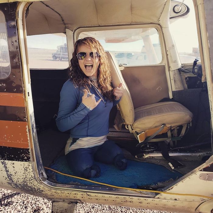 This Woman Lost Both Of Her Legs But Not Her Dark Sense Of Humor, Shows It Off On Tinder This Woman Lost Both Of Her Legs But Not Her Dark Sense Of Humor, Shows It Off On Tinder