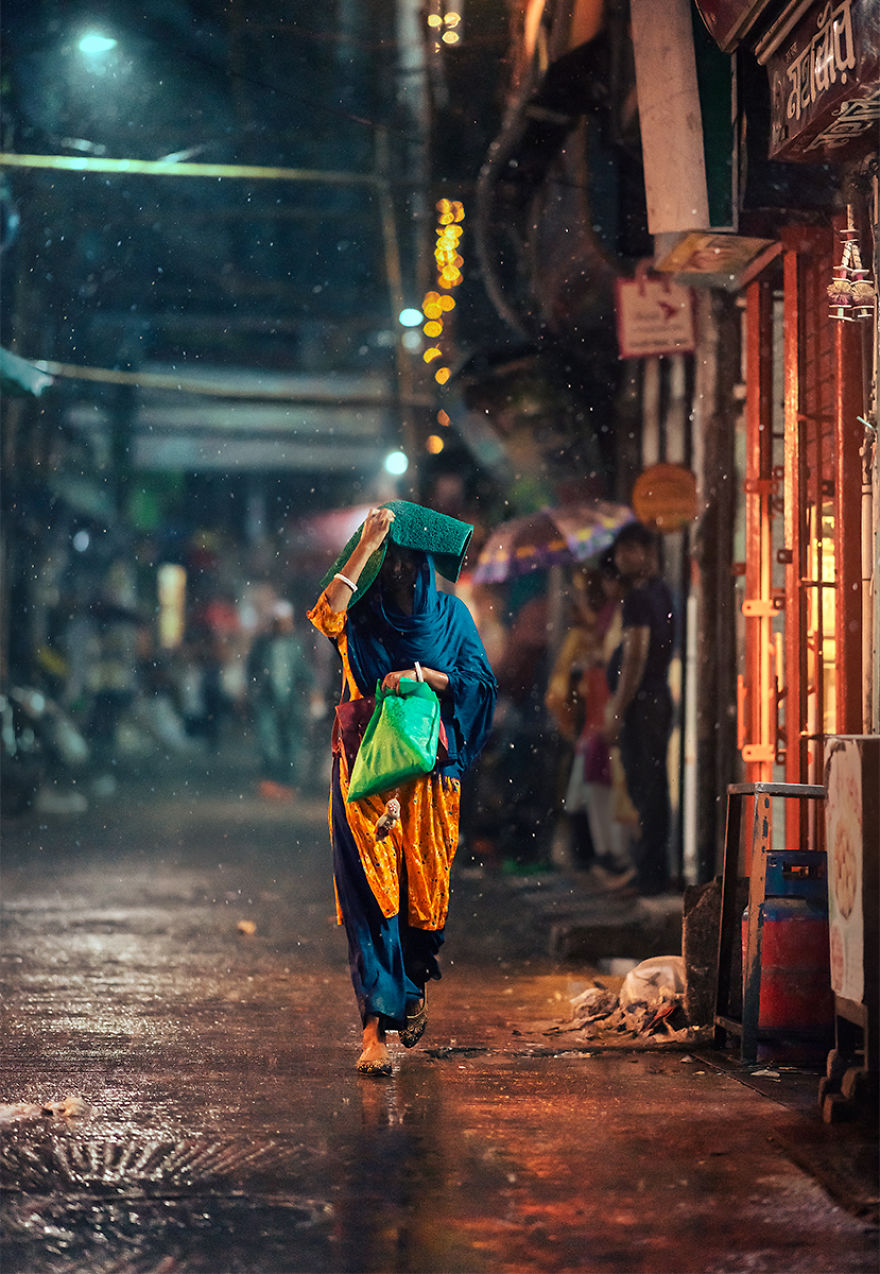 I Photographed The Streets Of Old Dhaka In The Rain