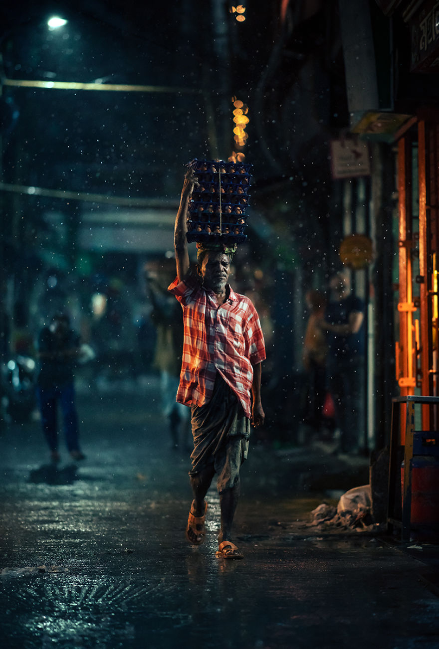 I Photographed The Streets Of Old Dhaka In The Rain