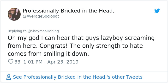 This Muslim Woman Took A Smiling Stand Against Anti-Muslim Protesters And Went Viral This Muslim Woman Took A Smiling Stand Against Anti-Muslim Protesters And Went Viral