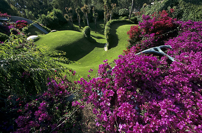 This Organic Hobbit House Is Perfectly Integrated Into Its Surroundings And Is Almost Invisible To Passers-By This Organic Hobbit House Is Perfectly Integrated Into Its Surroundings And Is Almost Invisible To Passers-By