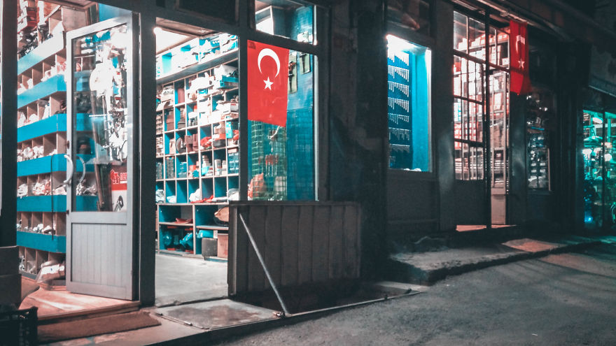 I&#8217;m A Conceptual Photographer. I Reveal How It&#8217;s Done Behind The Scenes