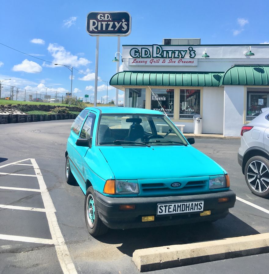 I Track Down And Eat At The Last Surviving Locations Of Nearly Defunct Restaurant Chains