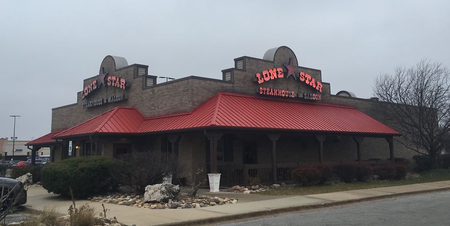 I Track Down And Eat At The Last Surviving Locations Of Nearly Defunct Restaurant Chains