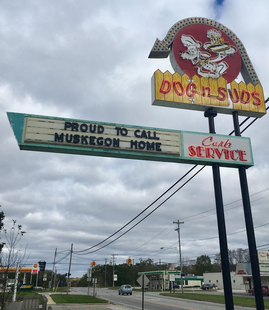 I Track Down And Eat At The Last Surviving Locations Of Nearly Defunct Restaurant Chains