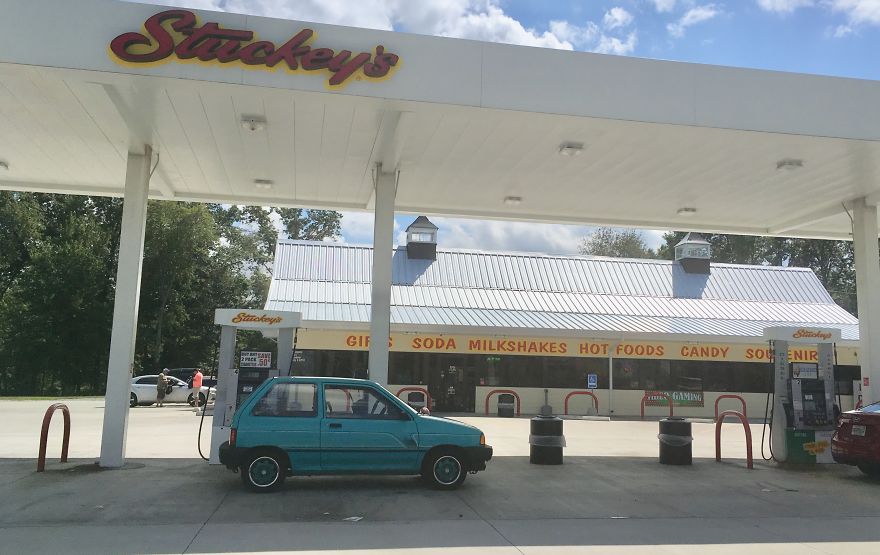 I Track Down And Eat At The Last Surviving Locations Of Nearly Defunct Restaurant Chains