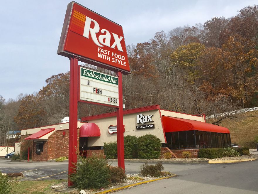 I Track Down And Eat At The Last Surviving Locations Of Nearly Defunct Restaurant Chains