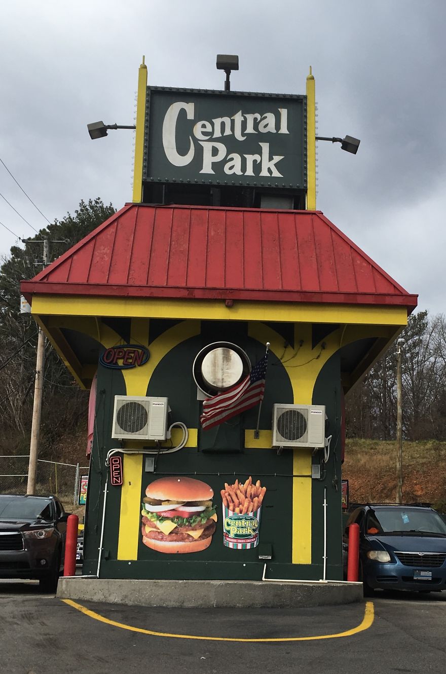 I Track Down And Eat At The Last Surviving Locations Of Nearly Defunct Restaurant Chains