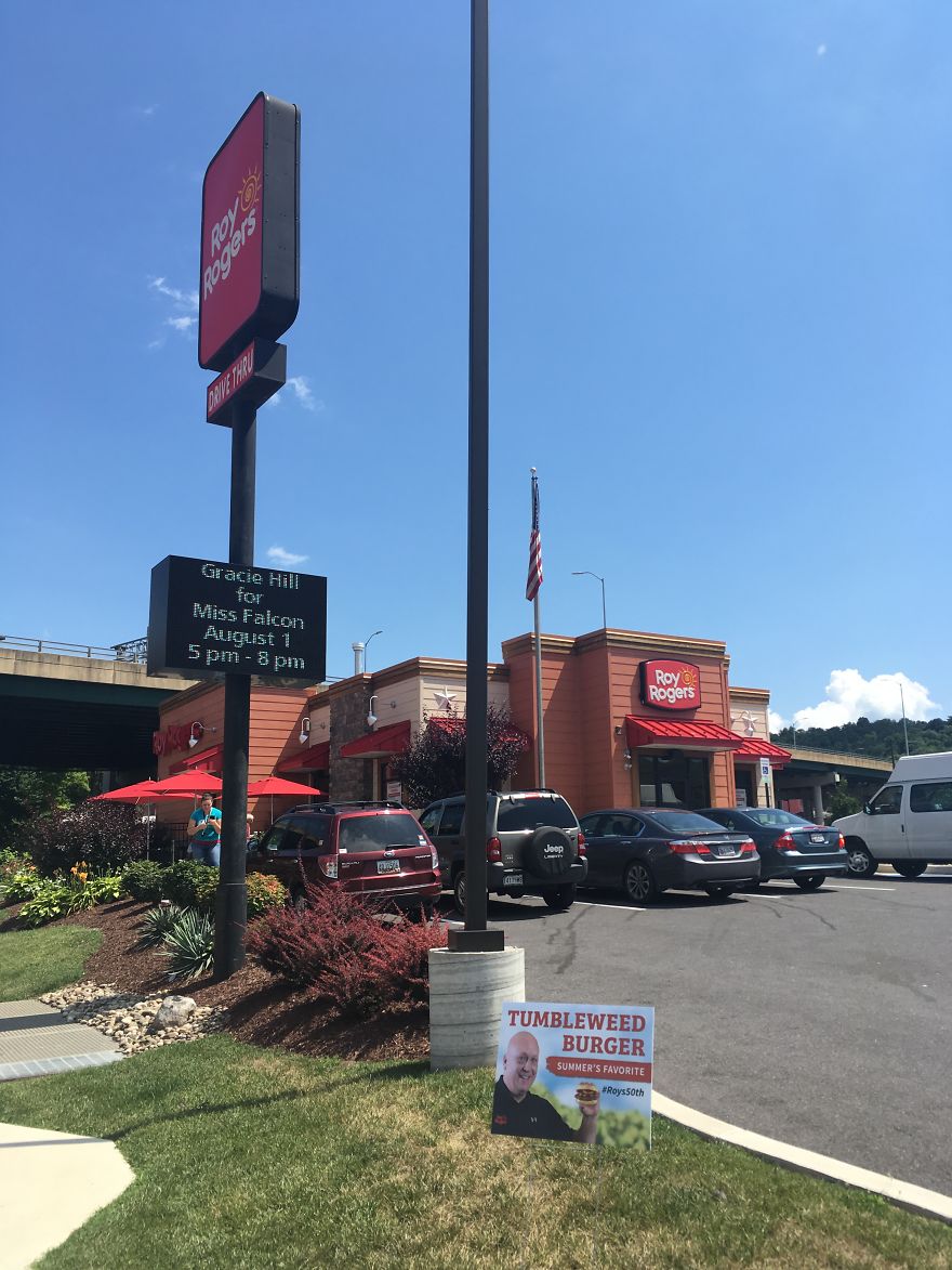 I Track Down And Eat At The Last Surviving Locations Of Nearly Defunct Restaurant Chains