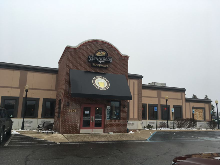 I Track Down And Eat At The Last Surviving Locations Of Nearly Defunct Restaurant Chains