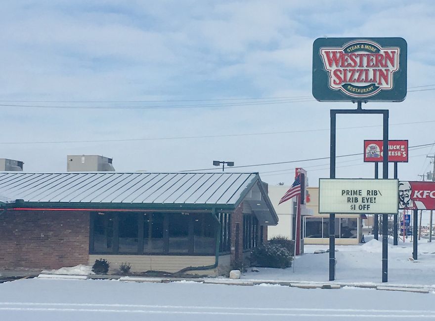 I Track Down And Eat At The Last Surviving Locations Of Nearly Defunct Restaurant Chains