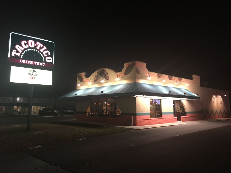 I Track Down And Eat At The Last Surviving Locations Of Nearly Defunct Restaurant Chains
