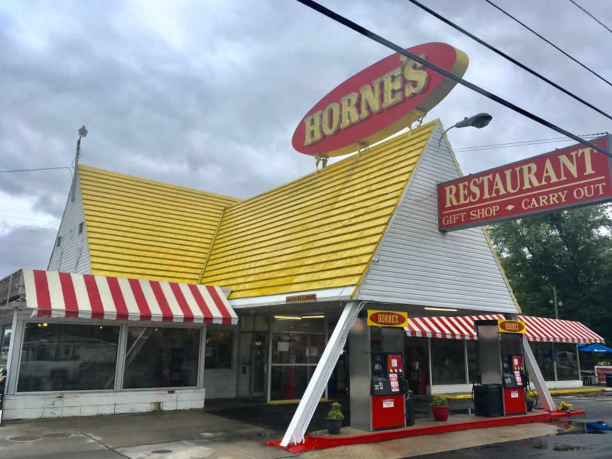I Track Down And Eat At The Last Surviving Locations Of Nearly Defunct Restaurant Chains