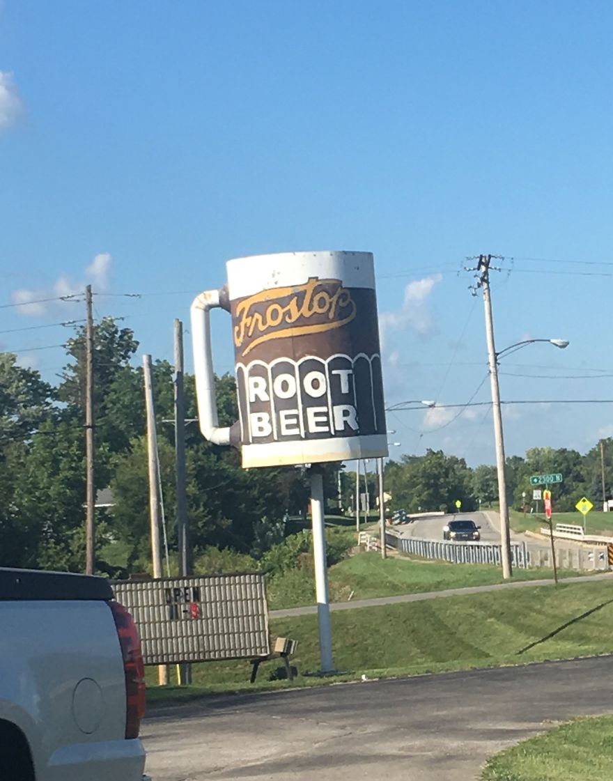 I Track Down And Eat At The Last Surviving Locations Of Nearly Defunct Restaurant Chains