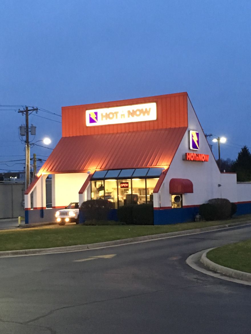 I Track Down And Eat At The Last Surviving Locations Of Nearly Defunct Restaurant Chains