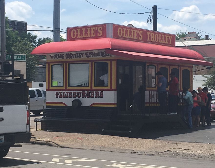 I Track Down And Eat At The Last Surviving Locations Of Nearly Defunct Restaurant Chains