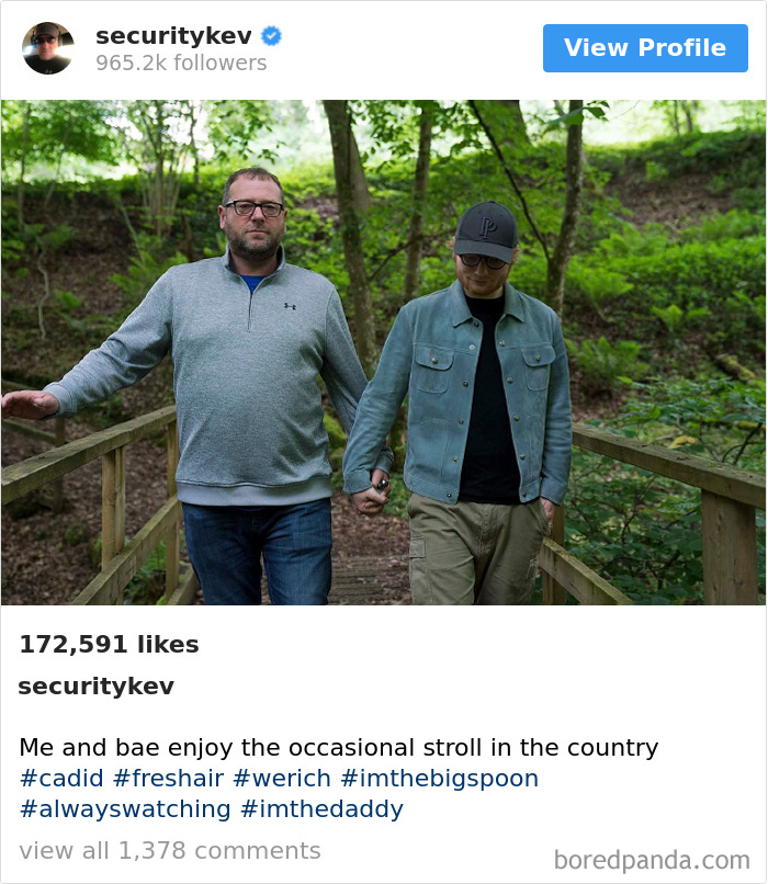 Ed Sheeran’s Security Guard Has An Instagram With 853K Followers, And It’s Better Than His Boss’s Ed Sheeran’s Security Guard Has An Instagram With 853K Followers, And It’s Better Than His Boss’s