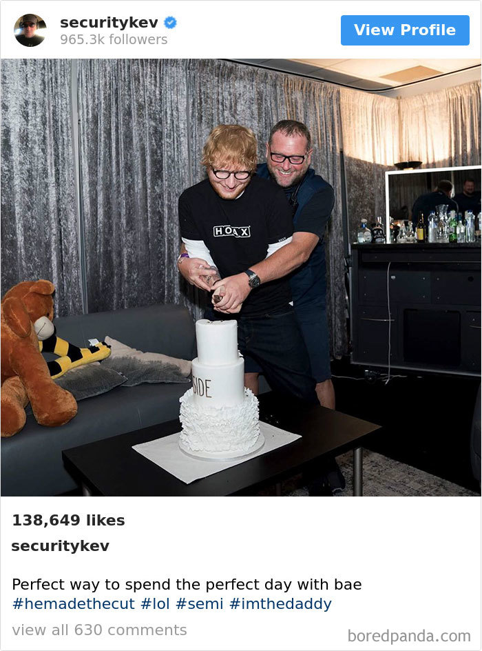 Ed Sheeran’s Security Guard Has An Instagram With 853K Followers, And It’s Better Than His Boss’s Ed Sheeran’s Security Guard Has An Instagram With 853K Followers, And It’s Better Than His Boss’s