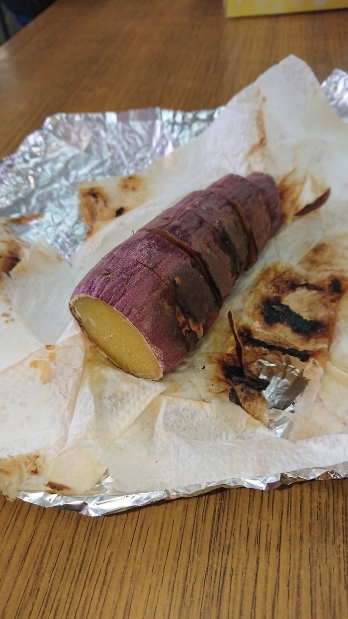 This Roast Potato Store In Japan Is Managed By A Shiba This Roast Potato Store In Japan Is Managed By A Shiba