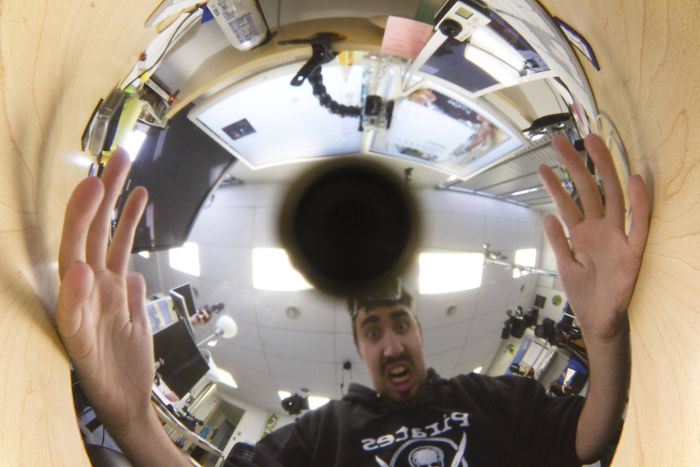 People Can’t Understand How This Guy Took A Photo Of Both Of His Hands, He Explains It With Even More ‘Unexplainable’ Pictures People Can’t Understand How This Guy Took A Photo Of Both Of His Hands, He Explains It With Even More ‘Unexplainable’ Pictures