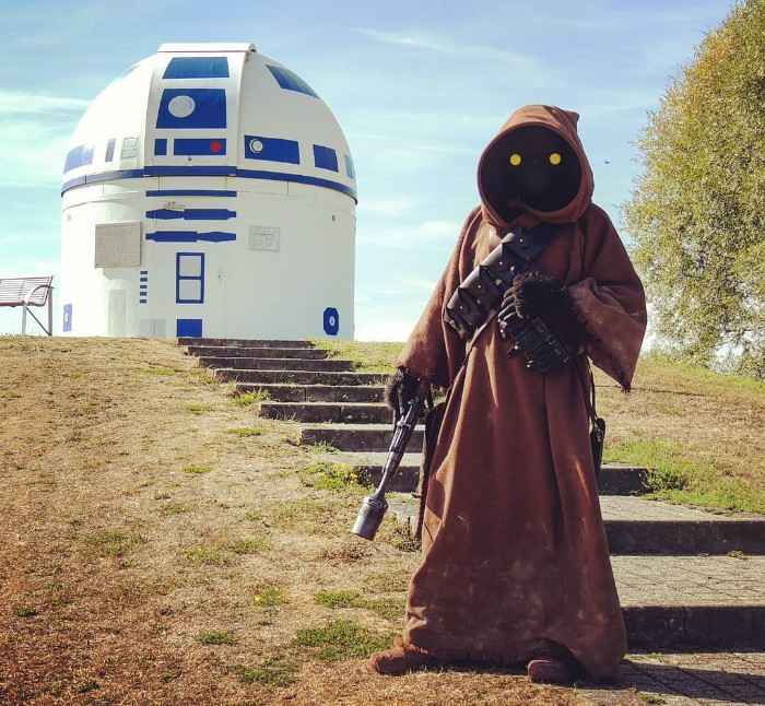 German Professor Who Is A Hardcore Star Wars Fan Has Just Repainted An Observatory Into R2-D2 German Professor Who Is A Hardcore Star Wars Fan Has Just Repainted An Observatory Into R2-D2