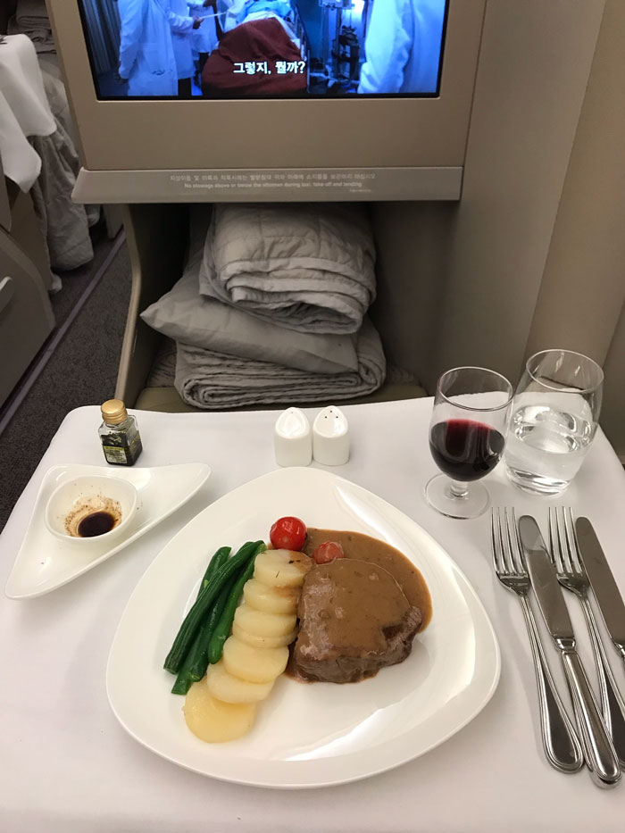 Person Can&#8217;t Believe The Difference Between Economy And Business Class After Getting Randomly Upgraded To Business Class