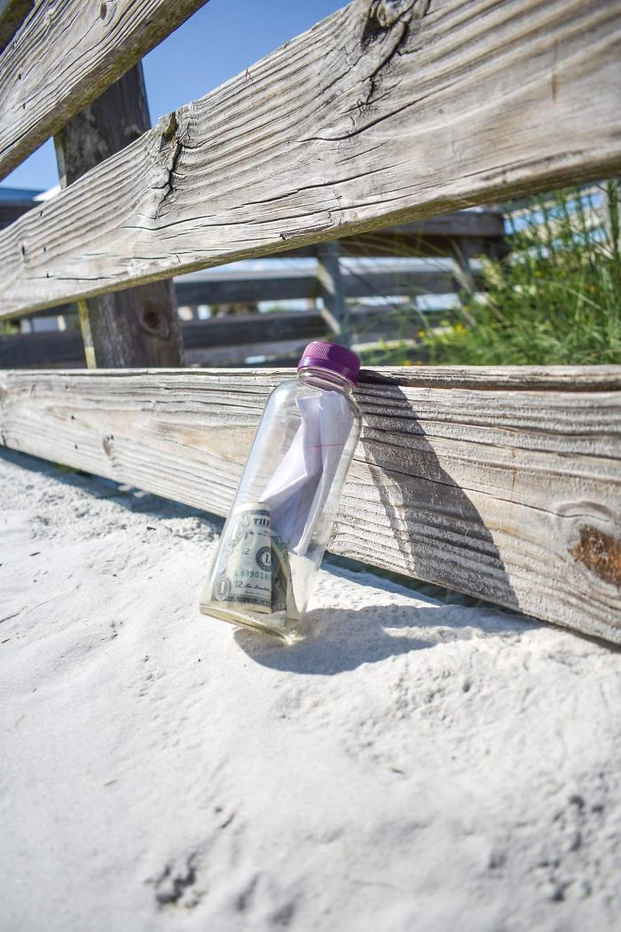 Family Puts Ashes Of Their Beloved Son And A Letter In A Bottle With $4 Bills And Throws It Into The Sea, This Woman Finds It Family Puts Ashes Of Their Beloved Son And A Letter In A Bottle With $4 Bills And Throws It Into The Sea, This Woman Finds It