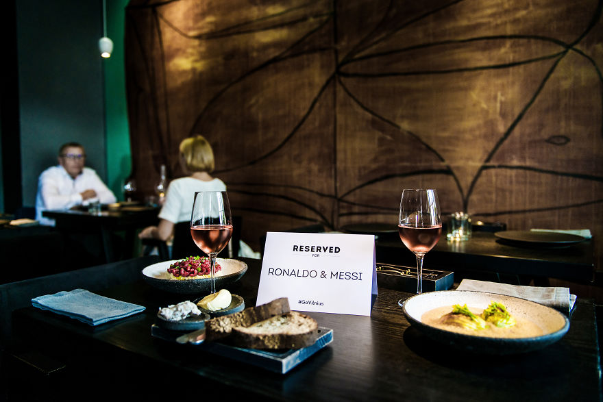 Artist Creates A 3D Food Art Piece Depicting Ronaldo And Messi, In Anticipation Of Their Visit To Vilnius Artist Creates A 3D Food Art Piece Depicting Ronaldo And Messi, In Anticipation Of Their Visit To Vilnius