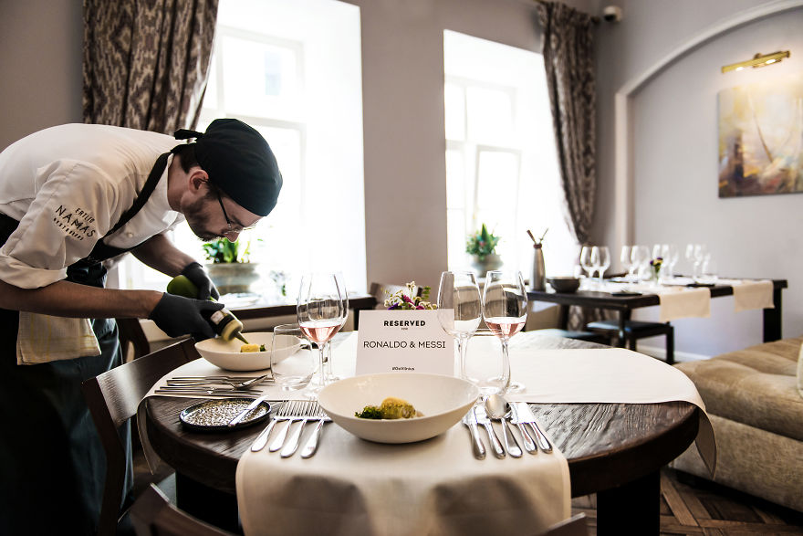 Artist Creates A 3D Food Art Piece Depicting Ronaldo And Messi, In Anticipation Of Their Visit To Vilnius Artist Creates A 3D Food Art Piece Depicting Ronaldo And Messi, In Anticipation Of Their Visit To Vilnius