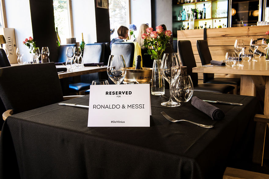 Artist Creates A 3D Food Art Piece Depicting Ronaldo And Messi, In Anticipation Of Their Visit To Vilnius Artist Creates A 3D Food Art Piece Depicting Ronaldo And Messi, In Anticipation Of Their Visit To Vilnius