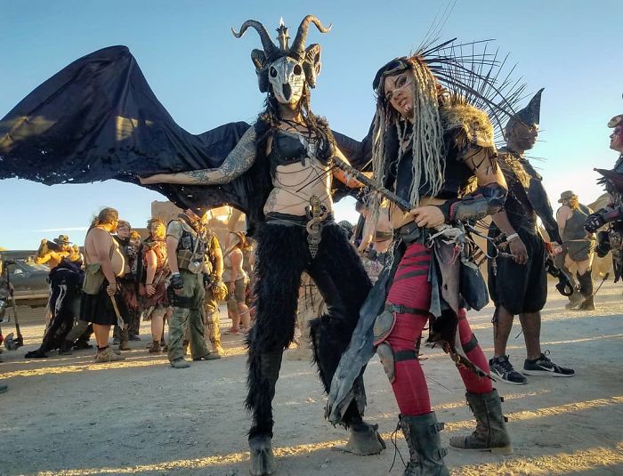 Artist Creates Shoes And Boots In The Shape Of Animal Hooves, And The Result Is Impressive Artist Creates Shoes And Boots In The Shape Of Animal Hooves, And The Result Is Impressive