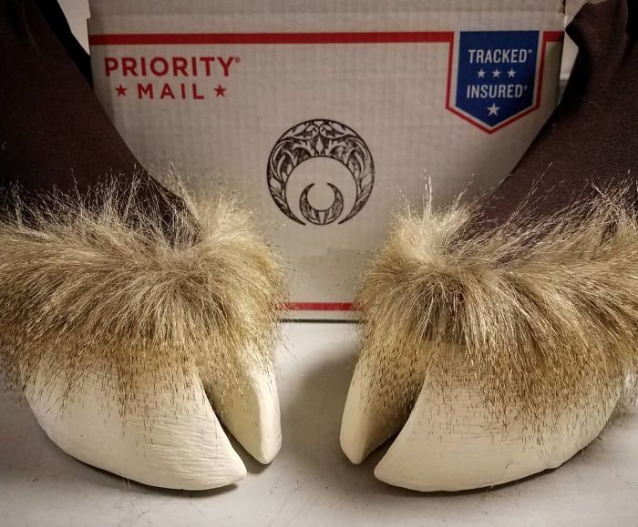Artist Creates Shoes And Boots In The Shape Of Animal Hooves, And The Result Is Impressive Artist Creates Shoes And Boots In The Shape Of Animal Hooves, And The Result Is Impressive
