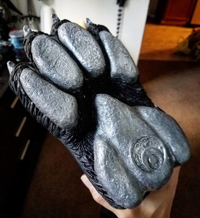 Artist Creates Shoes And Boots In The Shape Of Animal Hooves, And The Result Is Impressive Artist Creates Shoes And Boots In The Shape Of Animal Hooves, And The Result Is Impressive