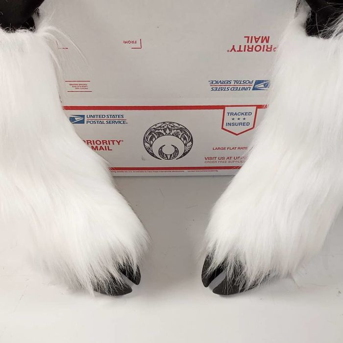 Artist Creates Shoes And Boots In The Shape Of Animal Hooves, And The Result Is Impressive Artist Creates Shoes And Boots In The Shape Of Animal Hooves, And The Result Is Impressive