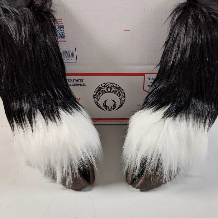 Artist Creates Shoes And Boots In The Shape Of Animal Hooves, And The Result Is Impressive Artist Creates Shoes And Boots In The Shape Of Animal Hooves, And The Result Is Impressive