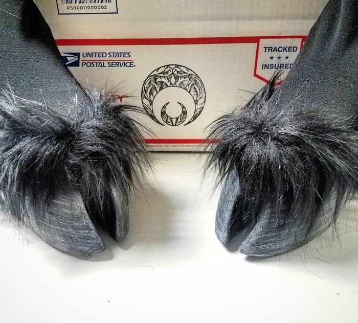 Artist Creates Shoes And Boots In The Shape Of Animal Hooves, And The Result Is Impressive Artist Creates Shoes And Boots In The Shape Of Animal Hooves, And The Result Is Impressive
