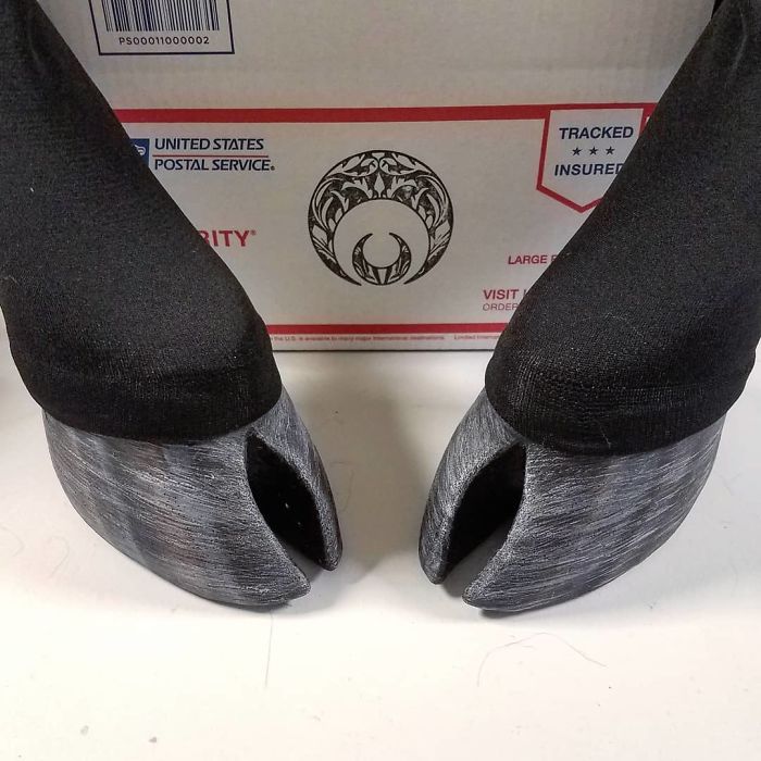 Artist Creates Shoes And Boots In The Shape Of Animal Hooves, And The Result Is Impressive Artist Creates Shoes And Boots In The Shape Of Animal Hooves, And The Result Is Impressive