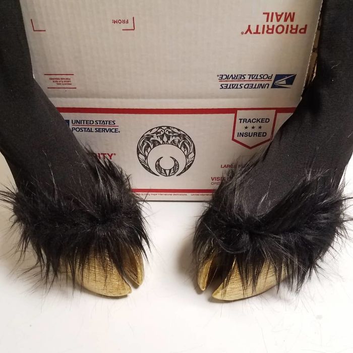 Artist Creates Shoes And Boots In The Shape Of Animal Hooves, And The Result Is Impressive Artist Creates Shoes And Boots In The Shape Of Animal Hooves, And The Result Is Impressive