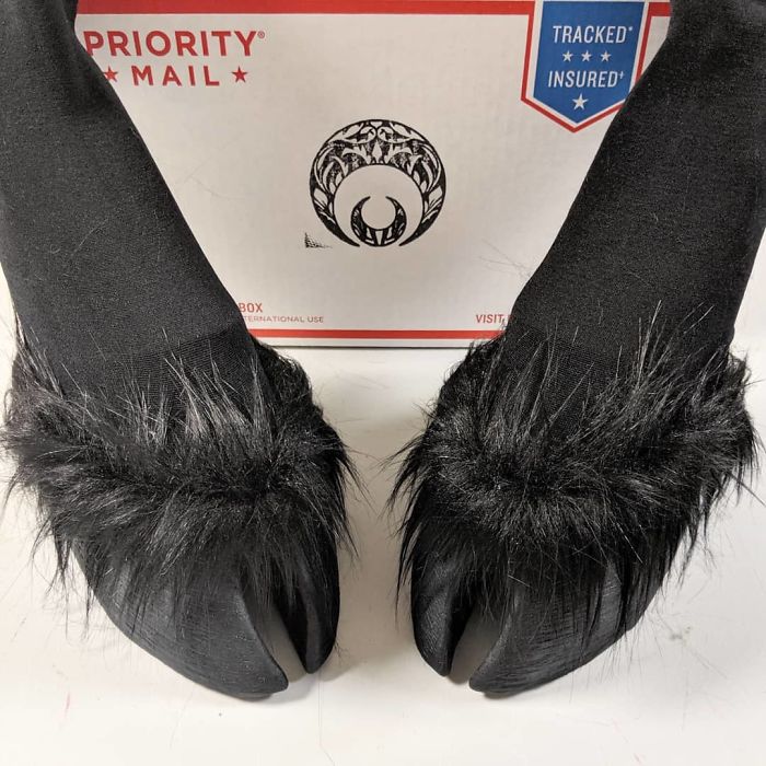 Artist Creates Shoes And Boots In The Shape Of Animal Hooves, And The Result Is Impressive Artist Creates Shoes And Boots In The Shape Of Animal Hooves, And The Result Is Impressive
