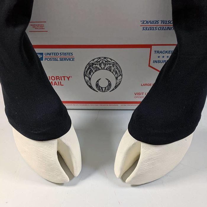 Artist Creates Shoes And Boots In The Shape Of Animal Hooves, And The Result Is Impressive Artist Creates Shoes And Boots In The Shape Of Animal Hooves, And The Result Is Impressive